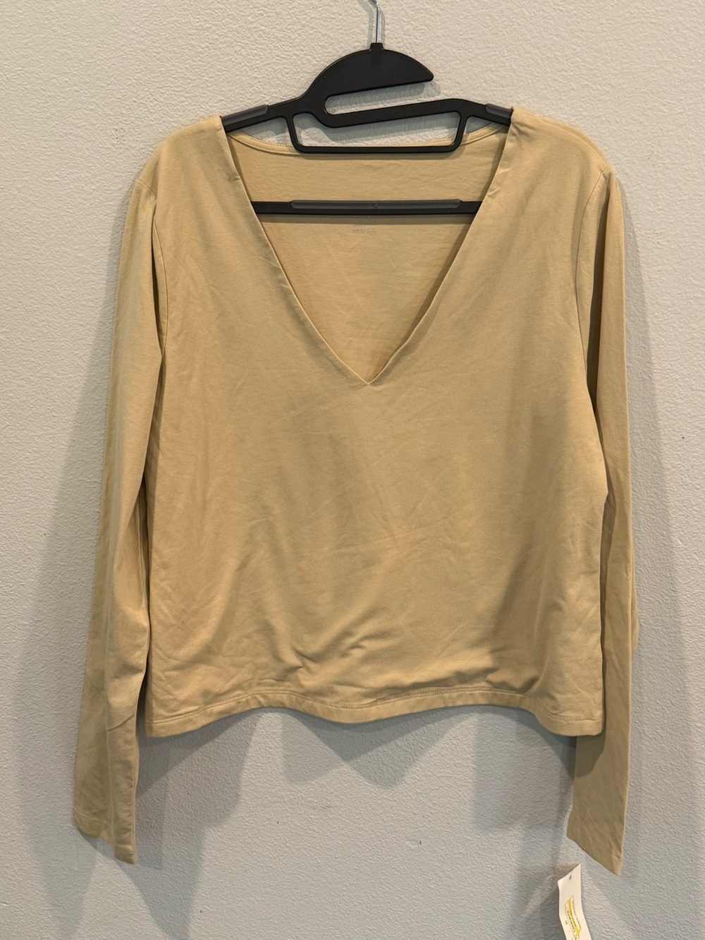 A New Day Women’s V-Neck Long Sleeve T-Shirt Cream Size L Cotton Stretch Cropped